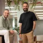 Factorial chiude un round Serie D da 150 milioni di dollari e raggiunge una valutazione di 2,5 miliardi, confermandosi tra le scale-up IA di maggior valore in Europa 1 Jordi Romero Bernat Farrero Factorial co founders 1 2048x1365 1 300x200 1